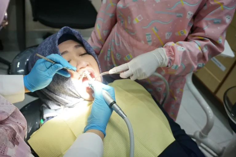 Perawatan gigi usia 20 sampai 30 tahun di Estetika Dental Clinic Cempaka Putih